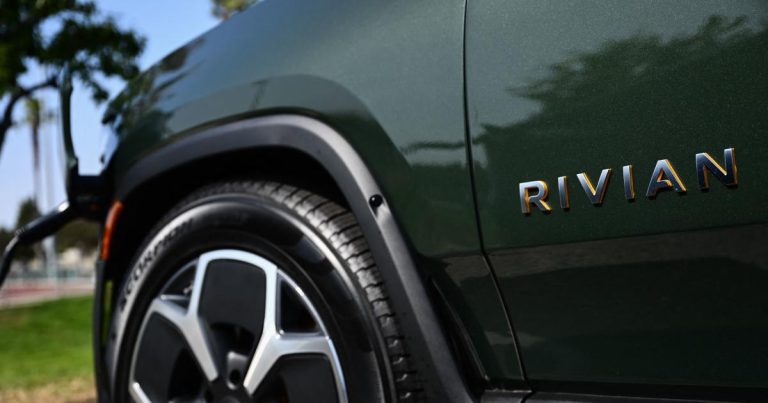 Les propriétaires de Rivian pourront utiliser les superchargeurs Tesla à partir de 2024