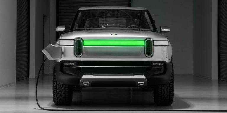 Les superchargeurs sont sur le point d’être bondés alors que Rivian rejoint Tesla Charging