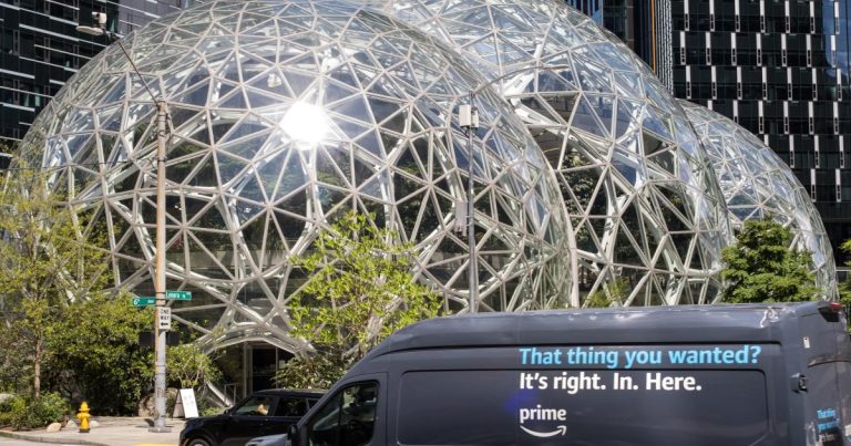 Les travailleurs d’Amazon sortent pour protester contre les mandats de retour au bureau et l’impact climatique de l’entreprise