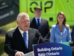 Le premier ministre de l'Ontario, Doug Ford, lors d'une conférence de presse à Kingsville.