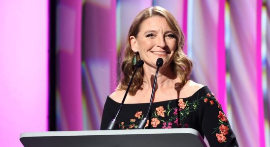 LOS ANGELES, CALIFORNIA - MARCH 05: WGAW President Meredith Stiehm speaks onstage during the 2023 Writers Guild Awards West Coast Ceremony at Fairmont Century Plaza on March 05, 2023 in Los Angeles, California. (Photo by Amy Sussman/Getty Images for WGAW)