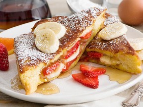 Le pain perdu farci est parfait pour la fête des mères.