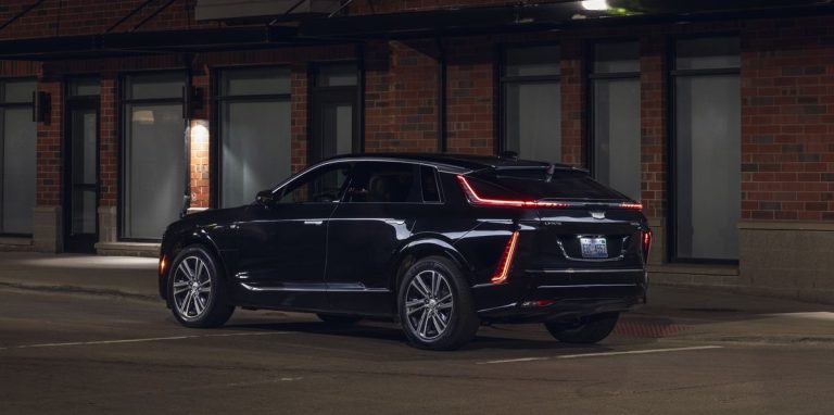 Photos de la Cadillac Lyriq 2023 et de la Genesis Electrified GV70 2023