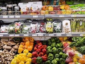 Produce est présenté dans une épicerie à Toronto le vendredi 30 novembre 2018.