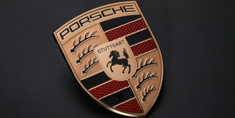 Porsche dévoile sa nouvelle refonte du logo emblématique