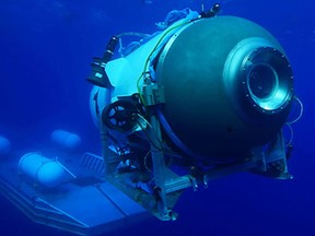 Cette image, gracieuseté d'OceanGate Expeditions, montre le lancement de leur submersible Titan depuis une plate-forme.