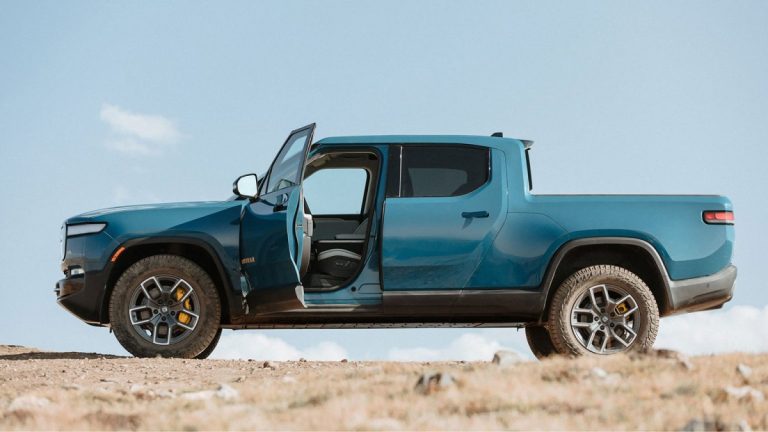 Rivian adopte la norme de charge Tesla, Cruise ajoute Android et Ford obtient un prêt de 9,2 milliards de dollars