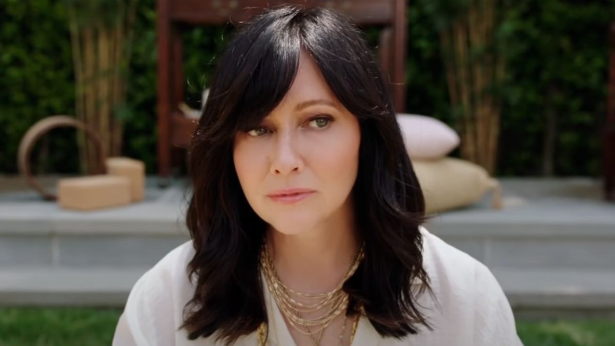 Shannen Doherty in trailer for BH90210.