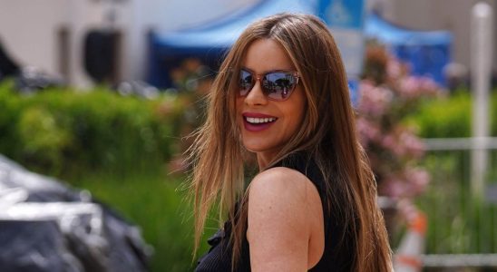 Sofia Vergara a essayé la tendance du bikini noir, et les fans ont eu beaucoup de réponses familiales modernes