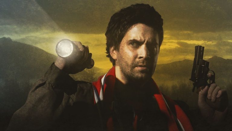 Alan Wake raises his flashlight in one hand, with his pistol in the other, among a backdrop of foggy mountains.