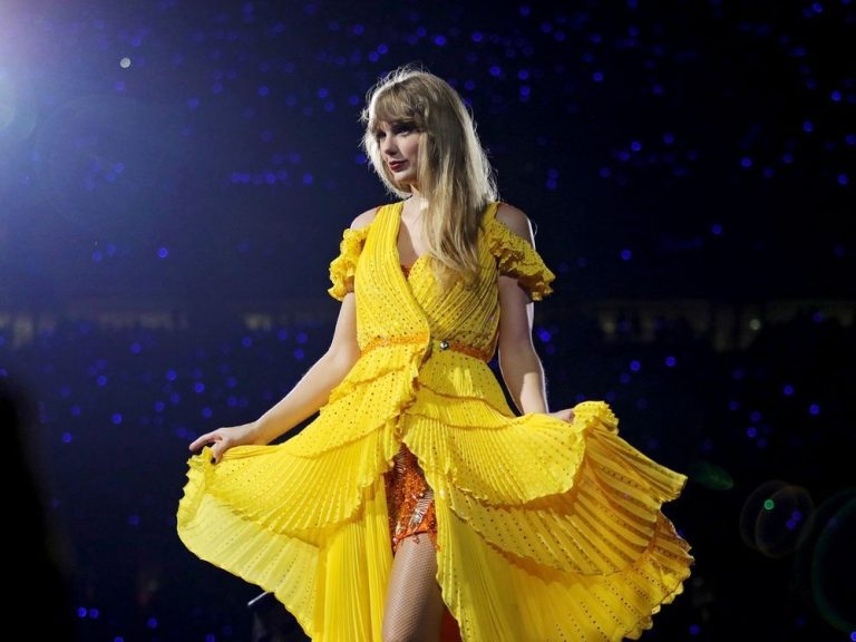 Taylor Swift avale accidentellement un insecte lors d’un concert à Chicago