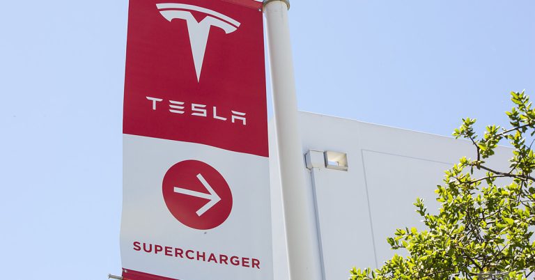 Tesla gagne la guerre des formats de recharge des véhicules électriques