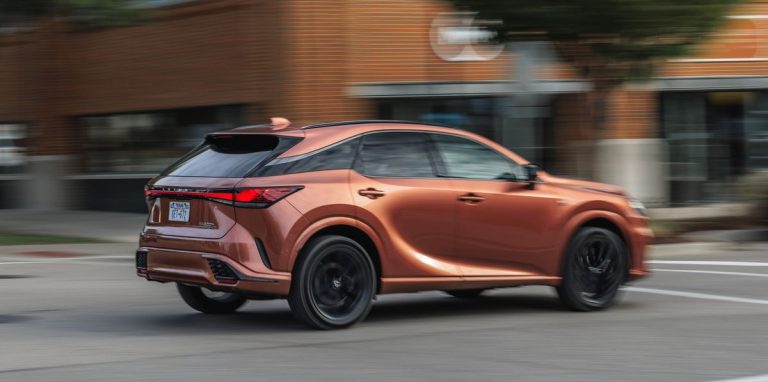 Test de performance du Lexus RX500h F Sport 2023 : rapide, pas sportif