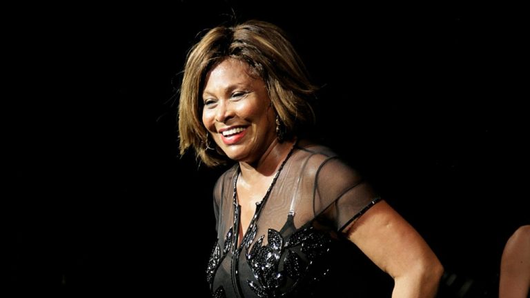 Tina Turner sera honorée au spectaculaire feu d'artifice du 4 juillet de Macy avec la cascade "Golden Mile"
