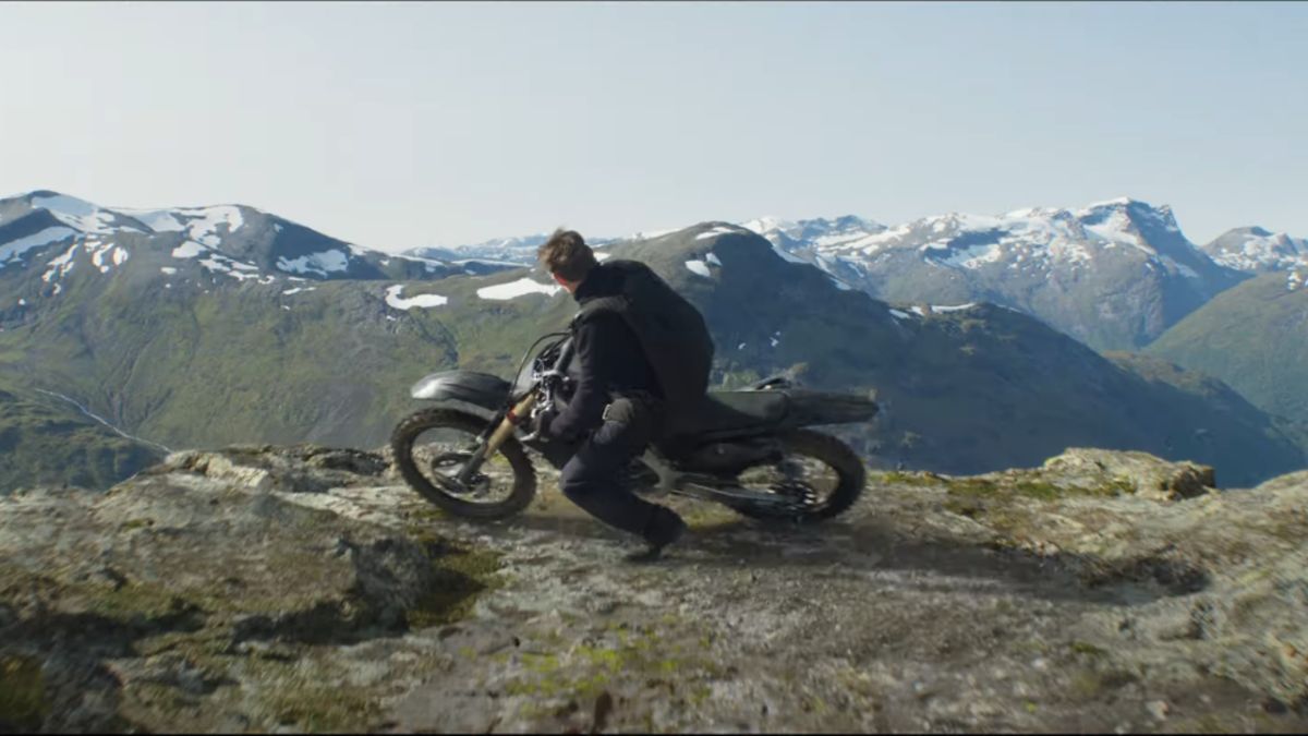 Tom Cruise de M:I a honnêtement des nerfs d'acier après avoir révélé pourquoi il a effectué cette cascade de moto épique le premier jour du tournage de Dead Reckoning
