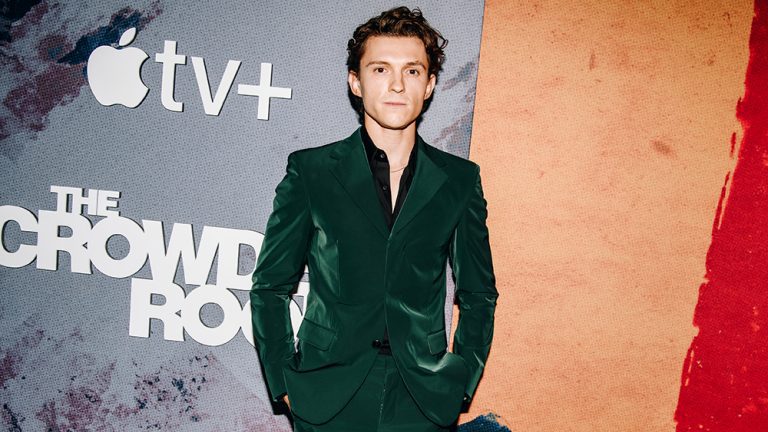 Tom Holland dit que les réunions «Spider-Man 4» avaient lieu, mais maintenant «en pause» en solidarité avec la grève des écrivains les plus populaires doivent lire Inscrivez-vous aux newsletters Variety Plus de nos marques
	
	
