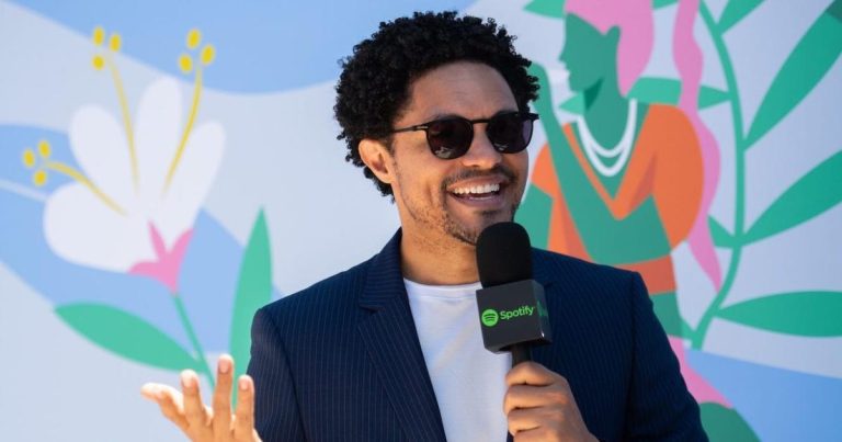 Trevor Noah lance un podcast de talk-show hebdomadaire sur Spotify