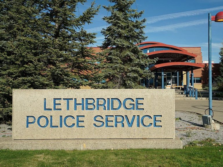 Un homme de Lethbridge accusé d’agression sexuelle sur une fille de 13 ans inconsciente