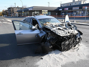 Ilias El Azali a abandonné sa Hyundai Genesis après s'être écrasé dans un taxi lors d'une course de rue en novembre 2020. L'accident a tué le père de 32 ans, Kevin Jones-Bynoe.