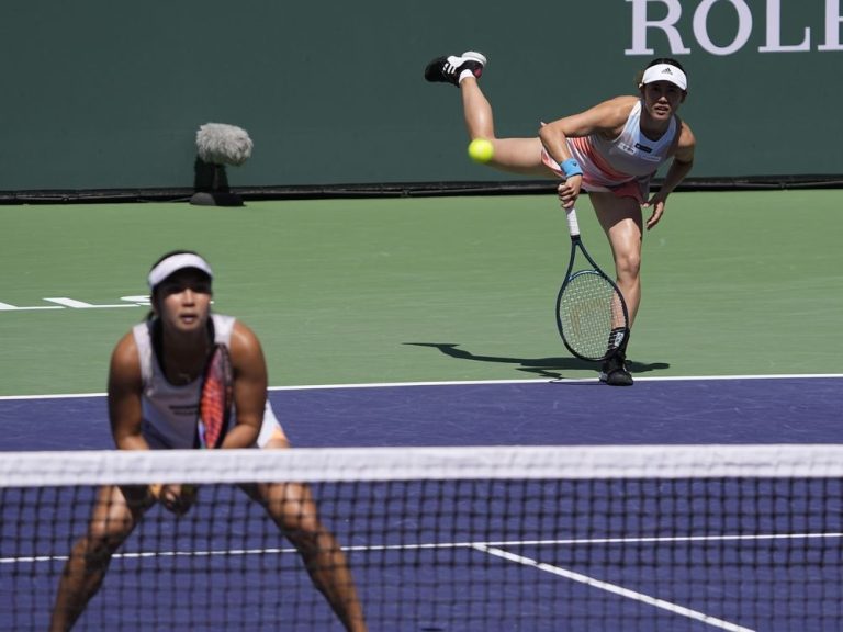 Un joueur de double de Roland-Garros qui a accidentellement frappé une ballerine perd son prix