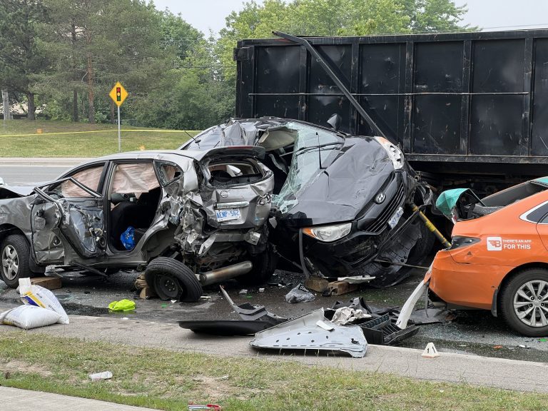 Une femme est décédée après un accident impliquant huit véhicules à Toronto