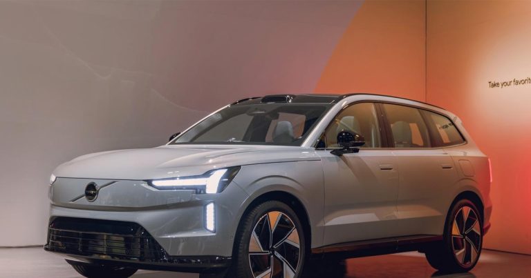 Volvo est le dernier constructeur automobile à adopter la norme de recharge des véhicules électriques de Tesla en Amérique du Nord