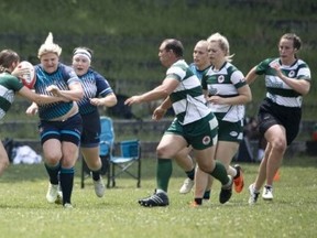 La transition d'un joueur de rugby masculin à une joueuse de rugby connue sous le nom de Ash est sur le point de faire un tacle pour les Fergus Highlanders contre les Stoney Creek Camels le 17 juin - Brayden Swire photo