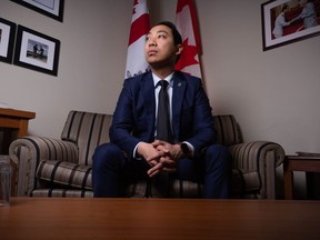 Le député indépendant Kevin Vuong (Spadina-Fort York) dans son bureau à Ottawa, Ont.  le jeudi 23 mars 2023.