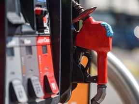 La nouvelle réglementation sur les carburants propres ajoutera 17 cents le litre au prix de l'essence.