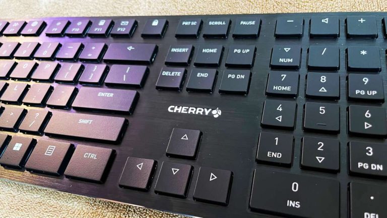  Un clavier mécanique à profil bas est-il bon pour les jeux ?  Examen de Cherry KW X ULP
