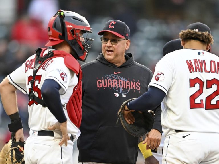 Le manager des Cleveland Guardians, Terry Francona, de retour au club de course après une crise de santé