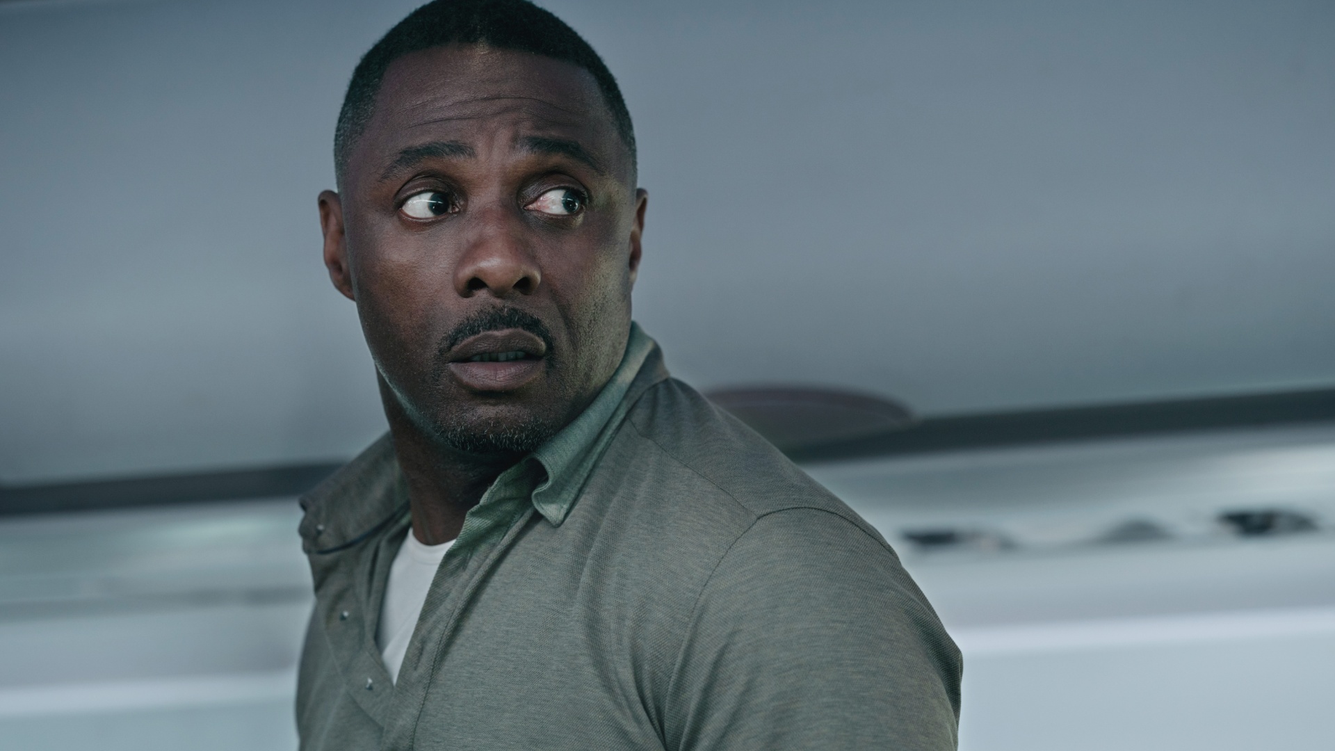 Idris Elba dans Hijack