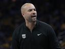 L'entraîneur-chef associé des Sacramento Kings, Jordi Fernandez, regarde pendant le match 3 du premier tour des éliminatoires de basket-ball de la NBA contre les Golden State Warriors à San Francisco, le jeudi 20 avril 2023. Fernandez remplace l'ancien entraîneur des Raptors de Toronto Nick Nurse en tant qu'entraîneur-chef de l'équipe canadienne masculine de basketball, a annoncé Canada Basketball mercredi.