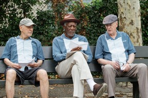 Alan Arkin, à gauche, Morgan Freeman et Michael Caine dans Going in Style