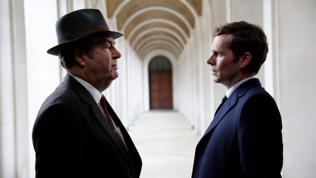 Shaun Evans et Roger Allam dans 