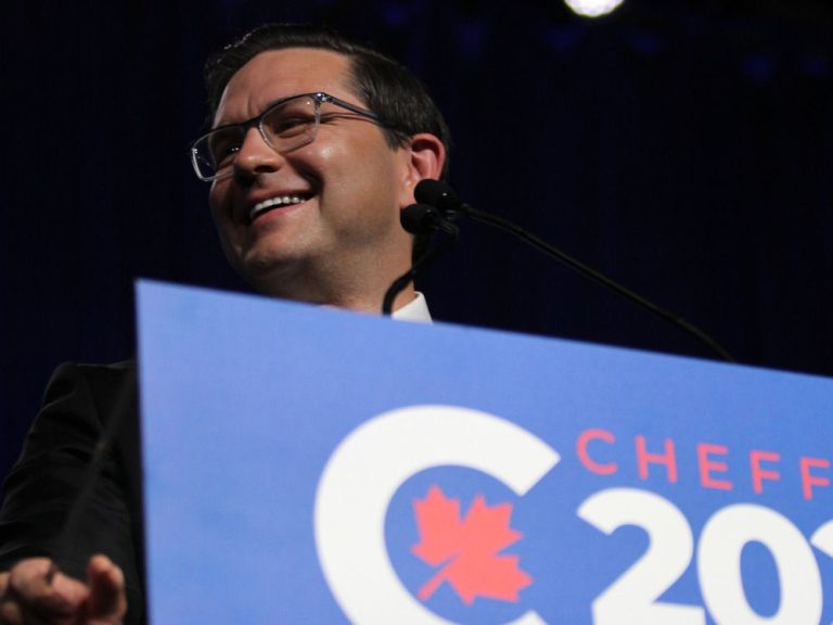 Poilievre dit à Trudeau de « rejeter » le débat sur la politique de genre à l’école au Nouveau-Brunswick