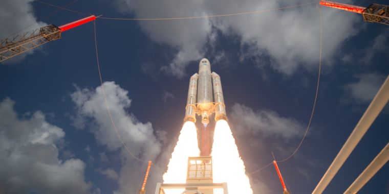 La vénérable fusée européenne Ariane 5 fait face à une fin douce-amère mardi