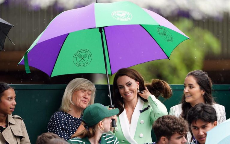 La princesse de Galles prise sous la pluie à Wimbledon