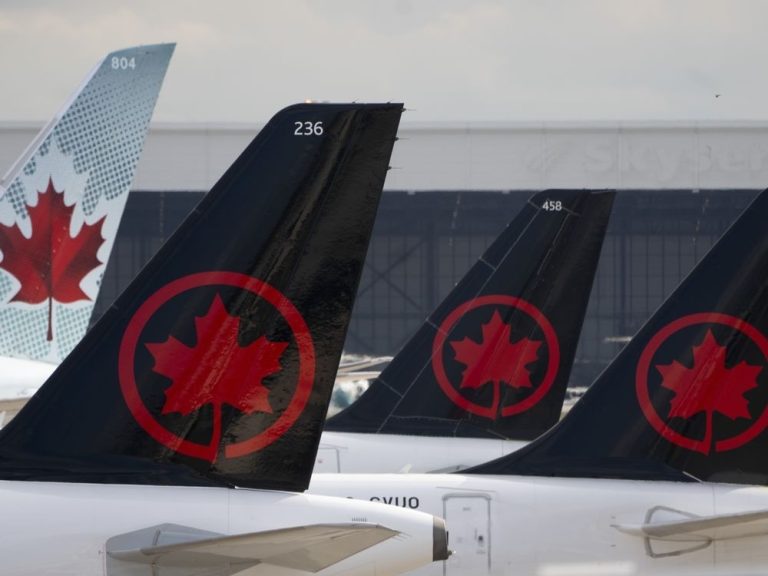 Près de 2 000 vols d’Air Canada retardés, annulés pendant un long week-end