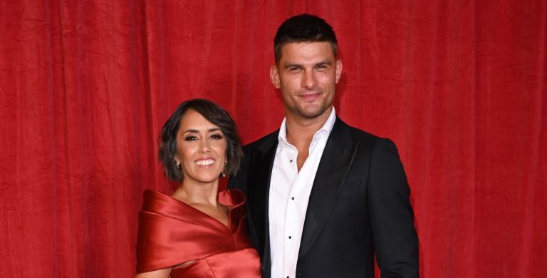 Les stars de Strictly se réunissent pour la baby shower de Janette Manrara
