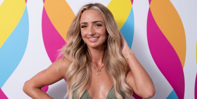 La star de Casa Amor, Abi Moores, révèle des liens royaux avec la co-star de Love Island
