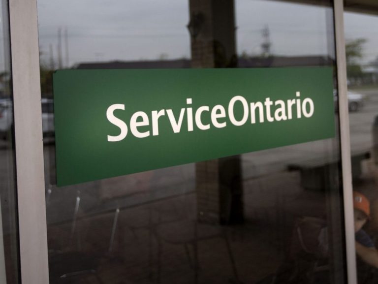 Un employé de ServiceOntario et deux autres accusés dans une enquête sur une fraude automobile