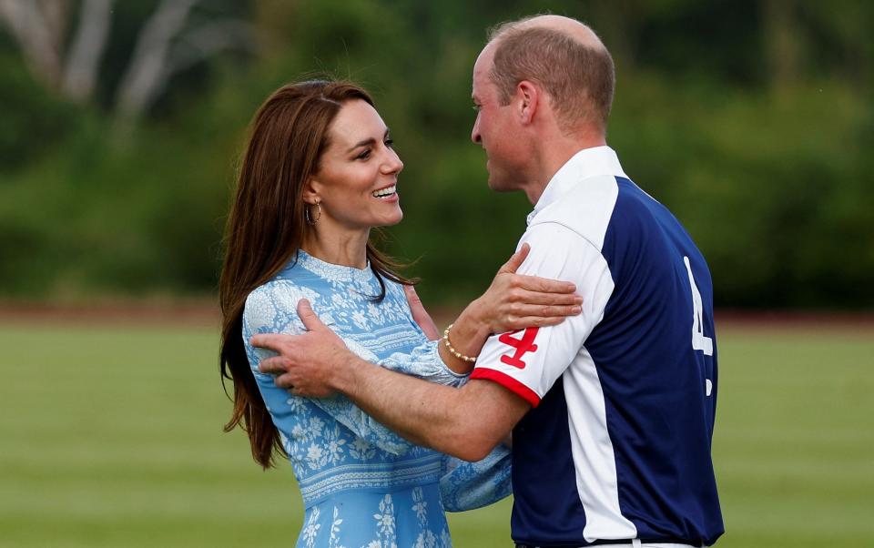 Catherine félicite William après l'événement Royal Charity Polo Cup à Windsor