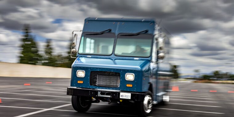 Ce constructeur de camions électriques diffuse en gigacast ses batteries pour la longévité