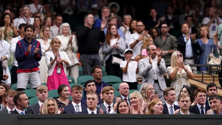 Les porteurs de feu Queen’s obtiennent des sièges au Center Court de Wimbledon