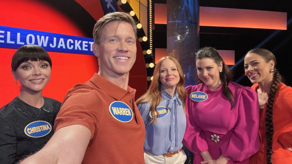 Le casting adulte de 'Yellowjackets' sur 'Celebrity Family Feud' - Christina Ricci, Warren Kole, Lauren Ambrose, Melanie Lynskey et Tawny Cypress