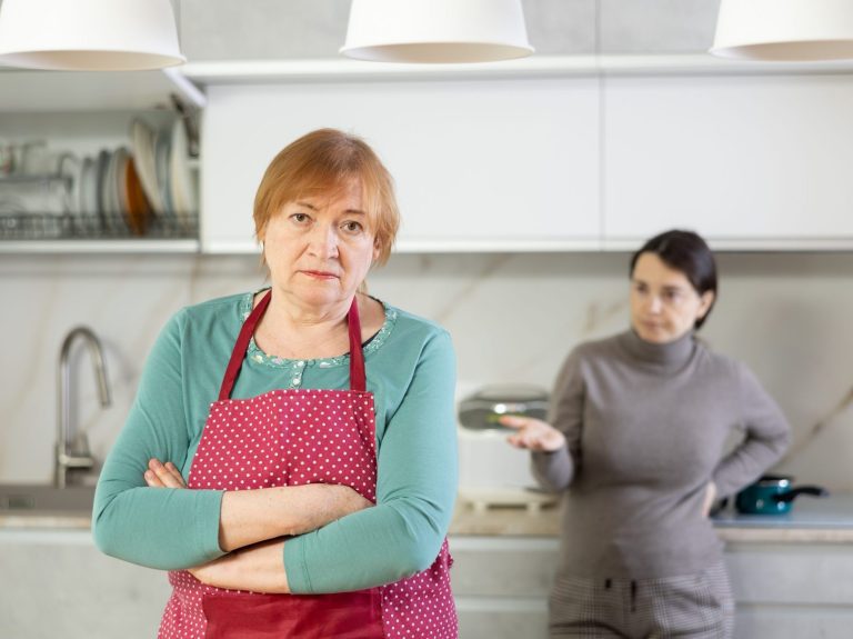 CHER ABBY: La belle-mère est une menace pour la vie que le couple a construite