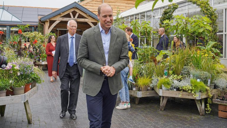 Le prince de Galles ouvre un nouveau restaurant et un atrium à la pépinière du duché de Cornouailles