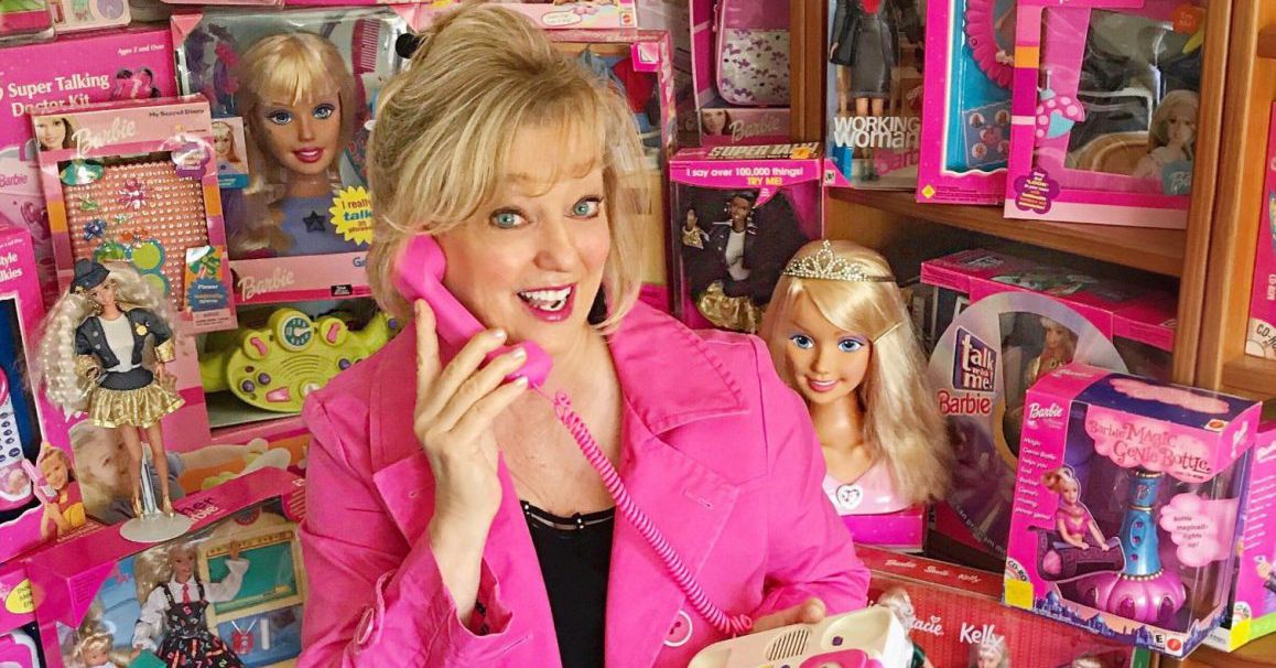 Rencontrez la femme qui a exprimé vos jouets Barbie des années 90
