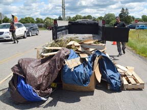 Manifestation à la décharge de Brady Road